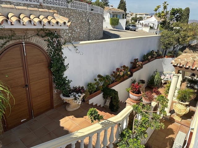 2 slaapkamer Villa te koop in Cerros del Águila, Mijas met garage - € 695.000 (Ref: 8598442)