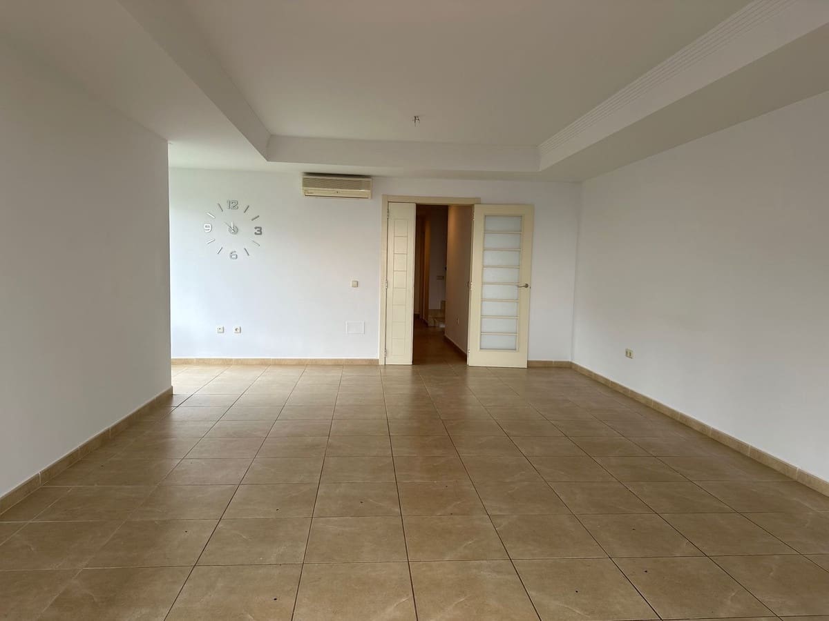 3 quarto Moradia Geminada para arrendar em Riviera del Sol com piscina garagem - 2 000 € (Ref: 8751764)