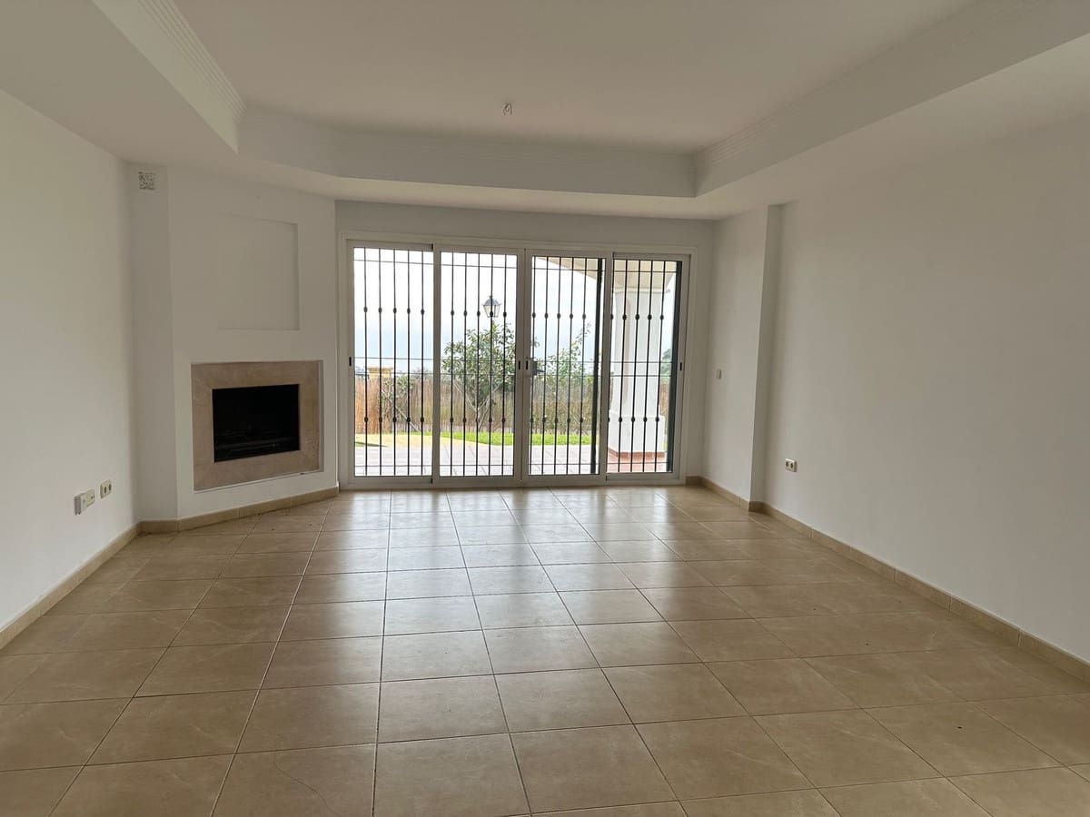 3 quarto Moradia Geminada para arrendar em Riviera del Sol com piscina garagem - 2 000 € (Ref: 8751764)