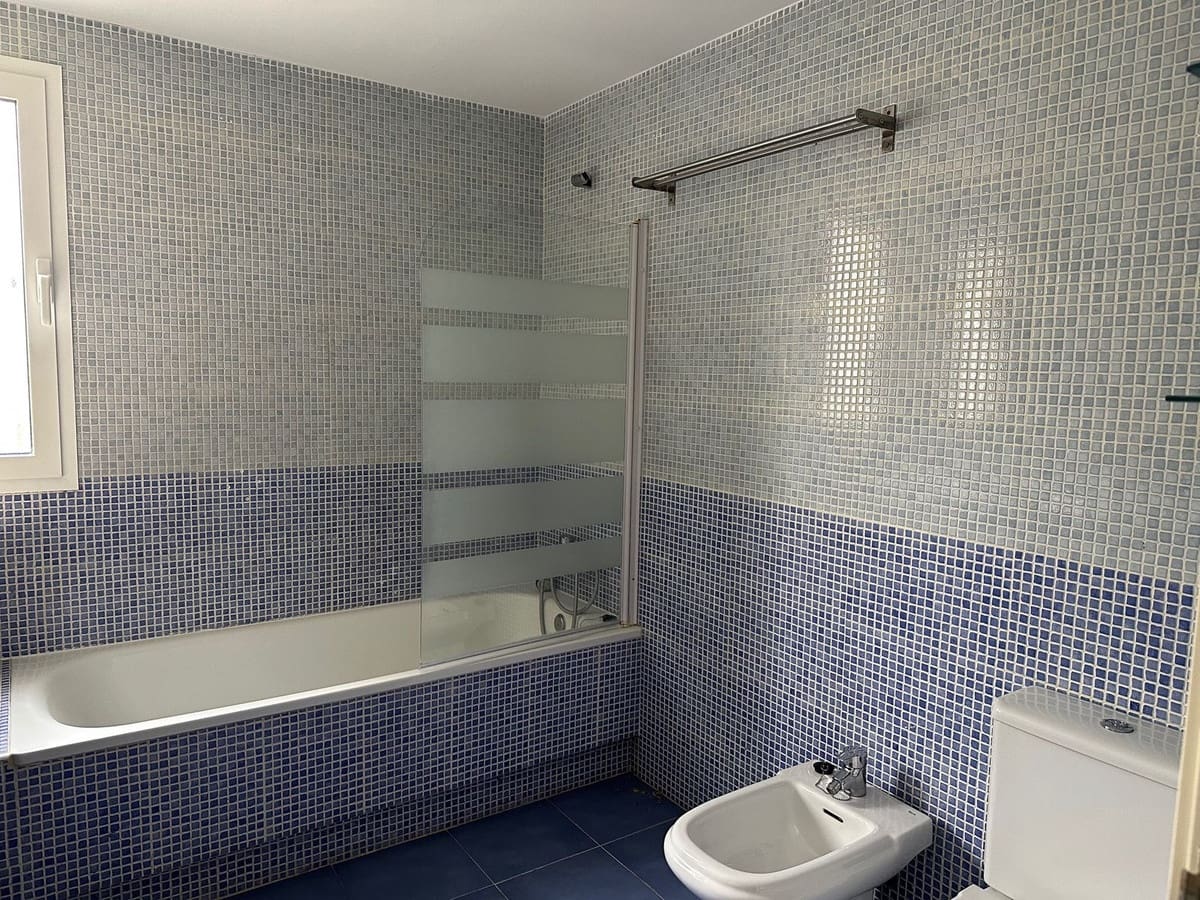 3 quarto Moradia Geminada para arrendar em Riviera del Sol com piscina garagem - 2 000 € (Ref: 8751764)