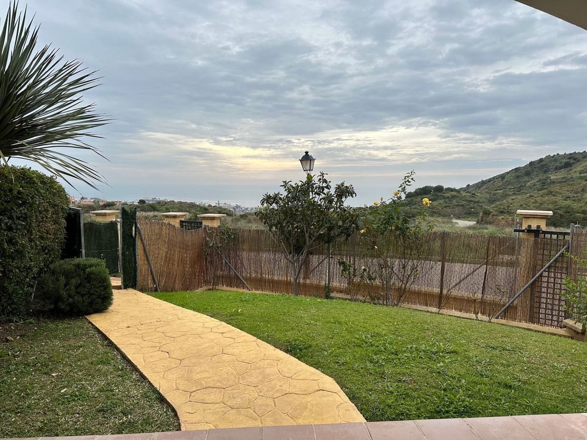 3 quarto Moradia Geminada para arrendar em Riviera del Sol com piscina garagem - 2 000 € (Ref: 8751764)