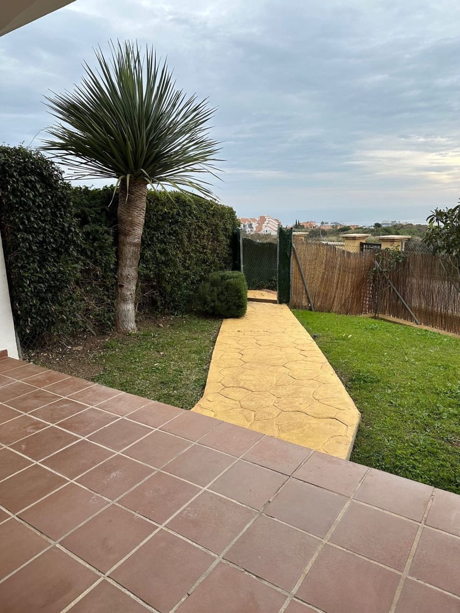 3 quarto Moradia Geminada para arrendar em Riviera del Sol com piscina garagem - 2 000 € (Ref: 8751764)