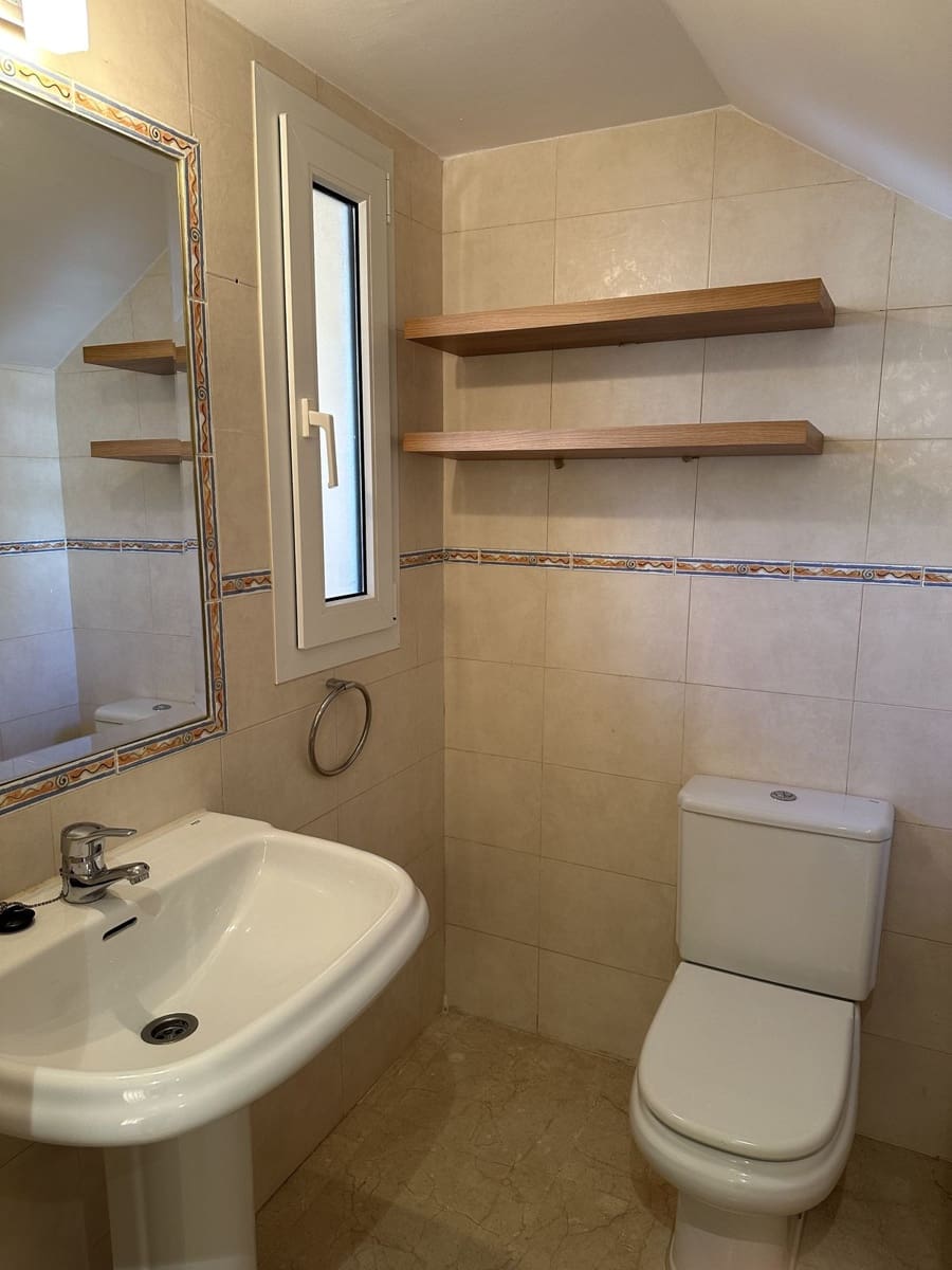 3 soveværelse Semi-Rækkehus til leje i Riviera del Sol med swimmingpool garage - € 2.000 (Ref: 8837967)