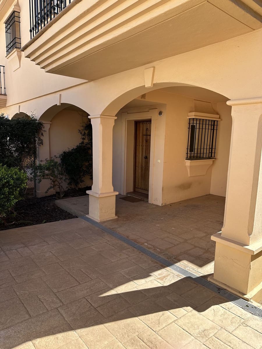 3 soveværelse Semi-Rækkehus til leje i Riviera del Sol med swimmingpool garage - € 2.000 (Ref: 8837967)