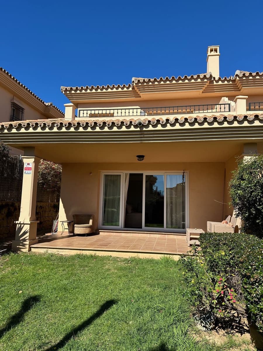 3 soveværelse Semi-Rækkehus til leje i Riviera del Sol med swimmingpool garage - € 2.000 (Ref: 8837967)