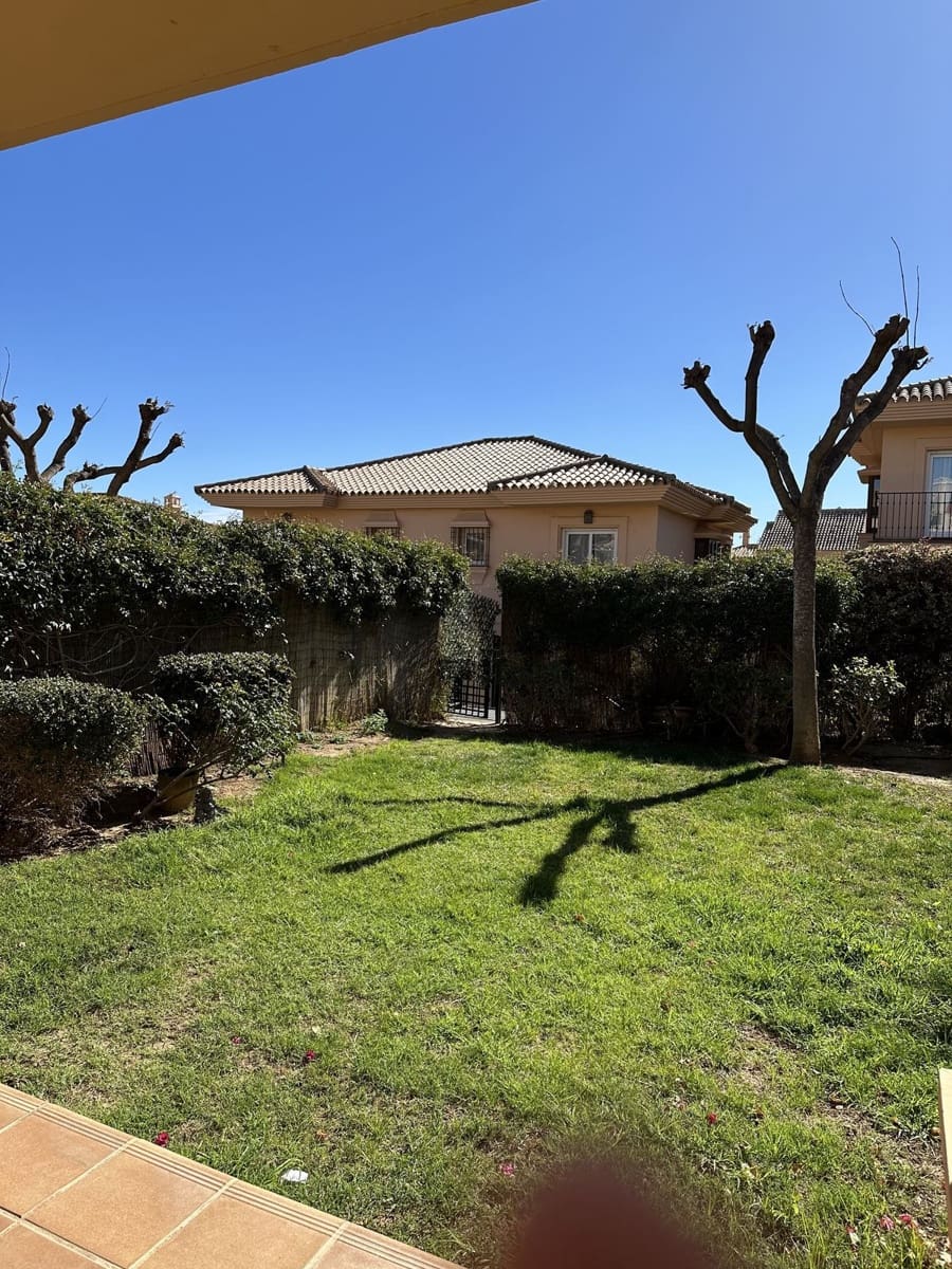 3 soveværelse Semi-Rækkehus til leje i Riviera del Sol med swimmingpool garage - € 2.000 (Ref: 8837967)