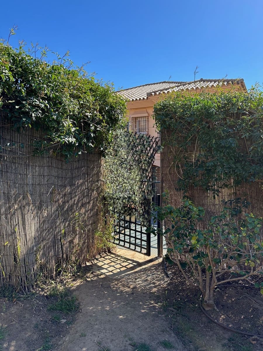 3 soveværelse Semi-Rækkehus til leje i Riviera del Sol med swimmingpool garage - € 2.000 (Ref: 8837967)