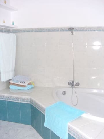 2 soveværelse Byhus til salg i El Rosario, Marbella med garage - € 690.000 (Ref: 8850535)