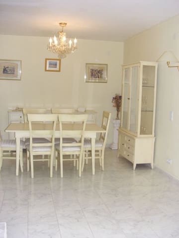 2 soveværelse Byhus til salg i El Rosario, Marbella med garage - € 690.000 (Ref: 8850535)