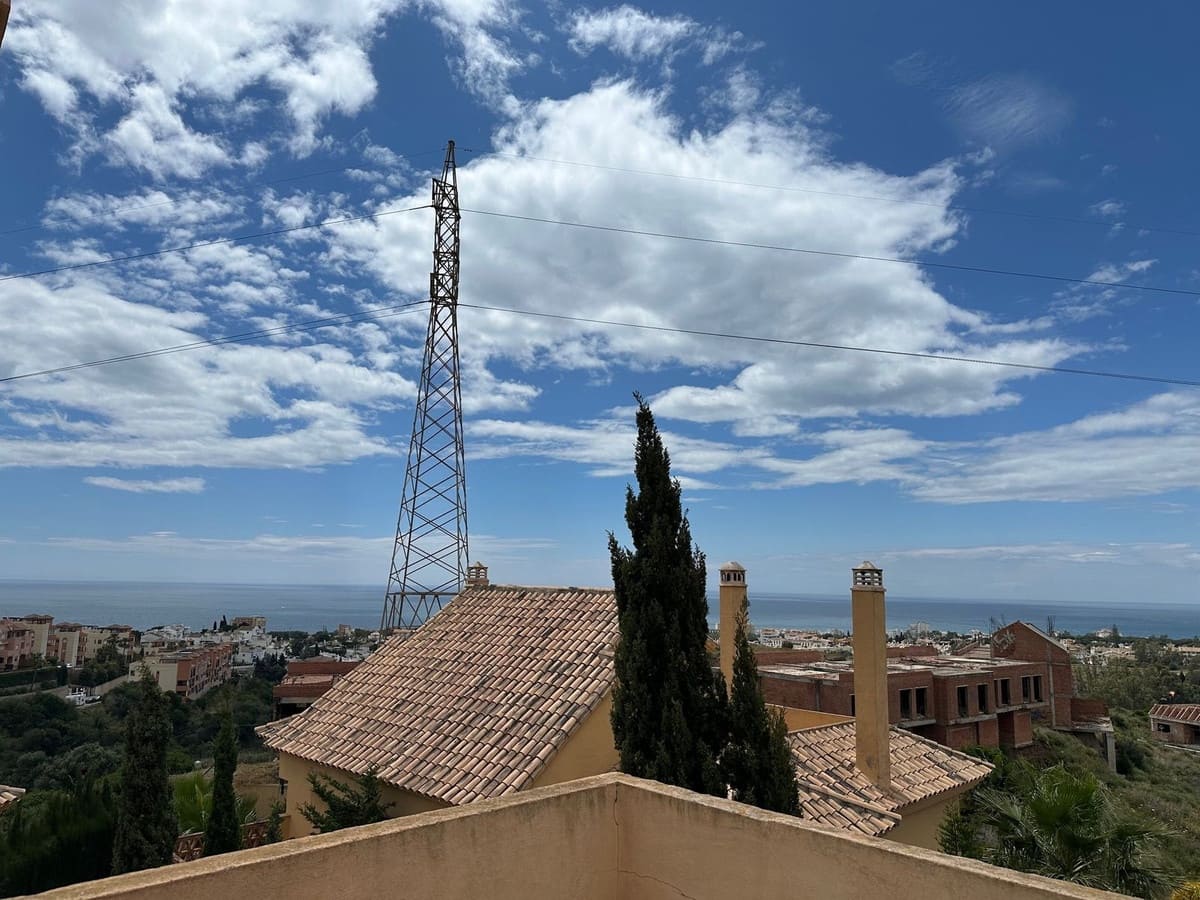 Maison de Ville de 3 chambres à louer à Riviera del Sol avec piscine garage - 2 000 € (Ref: 8947651)