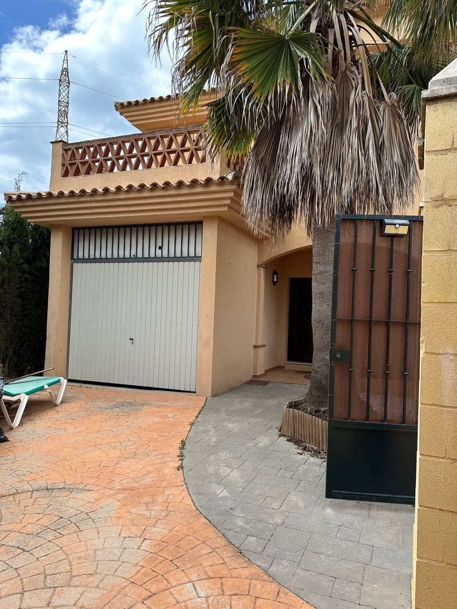 Maison de Ville de 3 chambres à louer à Riviera del Sol avec piscine garage - 2 000 € (Ref: 8947651)