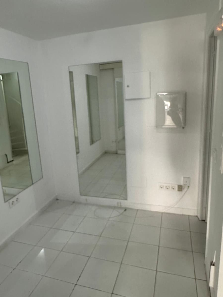 Bedrift til leie i Puerto Banus - € 3 000 (Ref: 9219288)