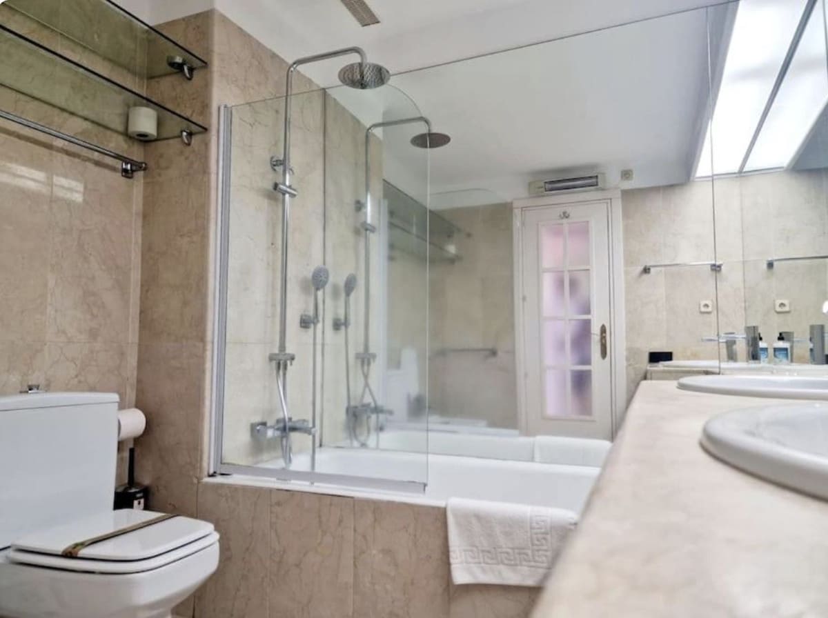 2 slaapkamer Appartement te huur in Marbella met zwembad garage - € 2.000 (Ref: 9228012)