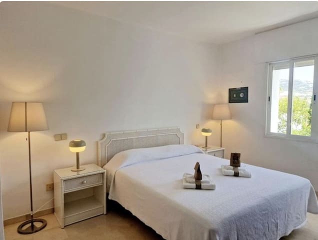 2 slaapkamer Appartement te huur in Río Real, Marbella met zwembad garage - € 2.000 (Ref: 9228012)