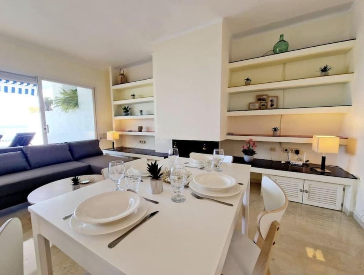 2 slaapkamer Appartement te huur in Marbella met zwembad garage - € 2.000 (Ref: 9228012)