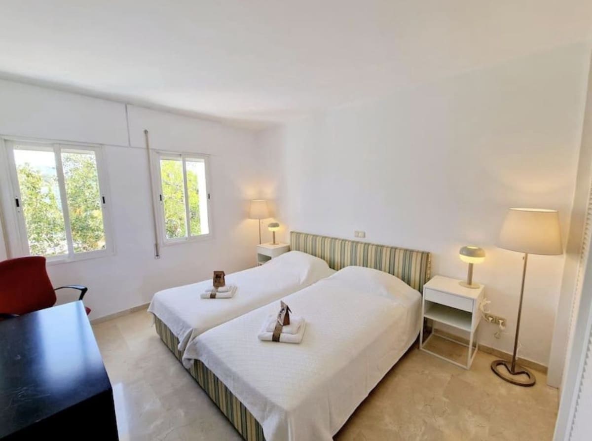 2 slaapkamer Appartement te huur in Marbella met zwembad garage - € 2.000 (Ref: 9228012)