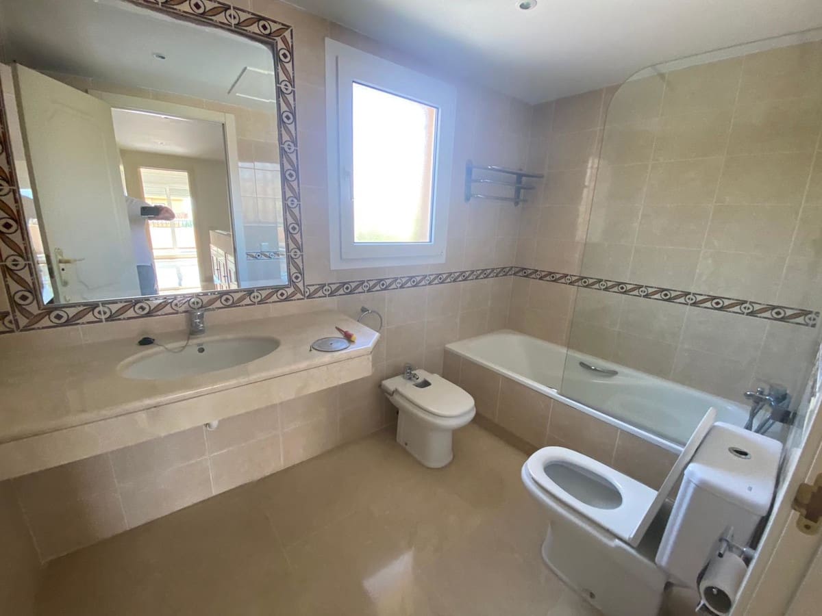 3 camera da letto Villetta Bifamiliare da affittare in Riviera del Sol con piscina garage - 2.000 € (Rif: 9397882)