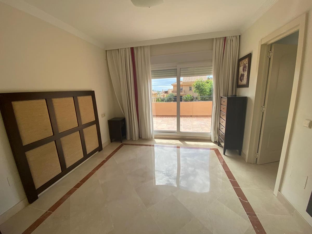 3 camera da letto Villetta Bifamiliare da affittare in Riviera del Sol con piscina garage - 2.000 € (Rif: 9397882)