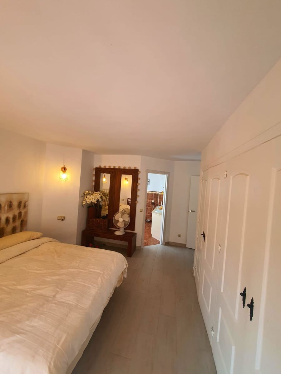 3 bedroom Apartment for sale in Calahonda with pool - € 419,500 (Ref: 9496473)