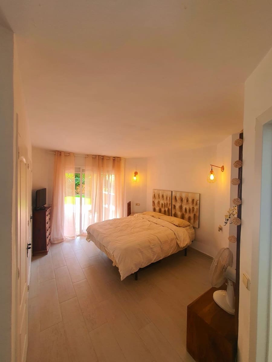 3 bedroom Apartment for sale in Calahonda with pool - € 419,500 (Ref: 9496473)