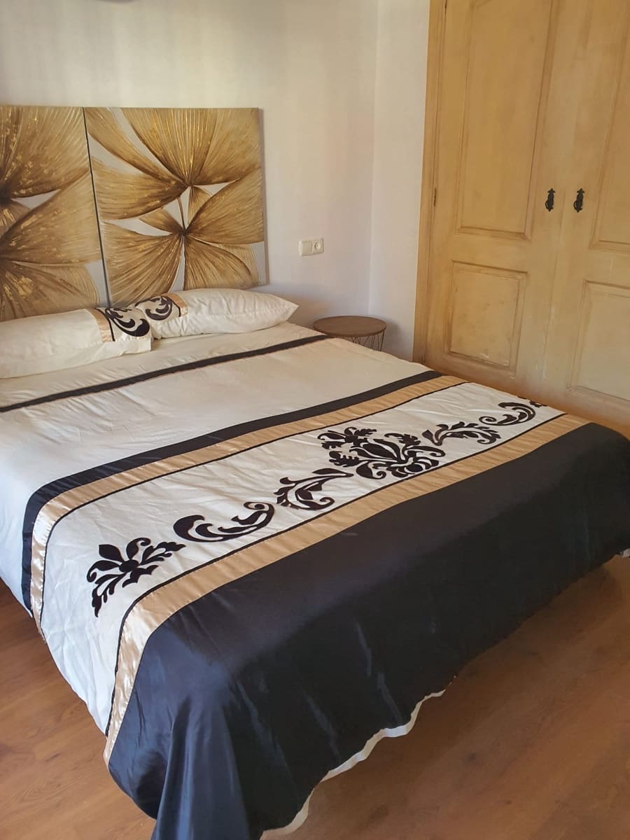 3 bedroom Apartment for sale in Calahonda with pool - € 419,500 (Ref: 9496473)