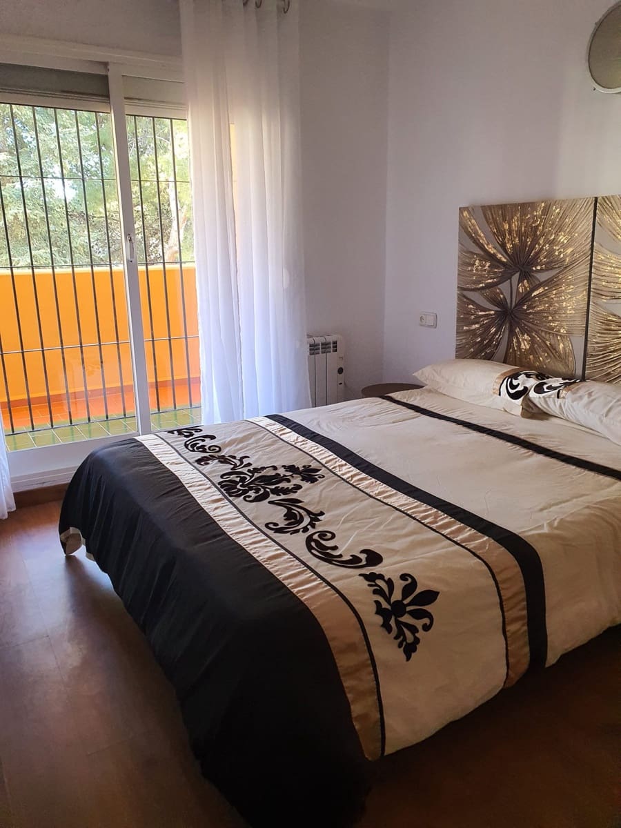 3 bedroom Apartment for sale in Calahonda with pool - € 419,500 (Ref: 9496473)