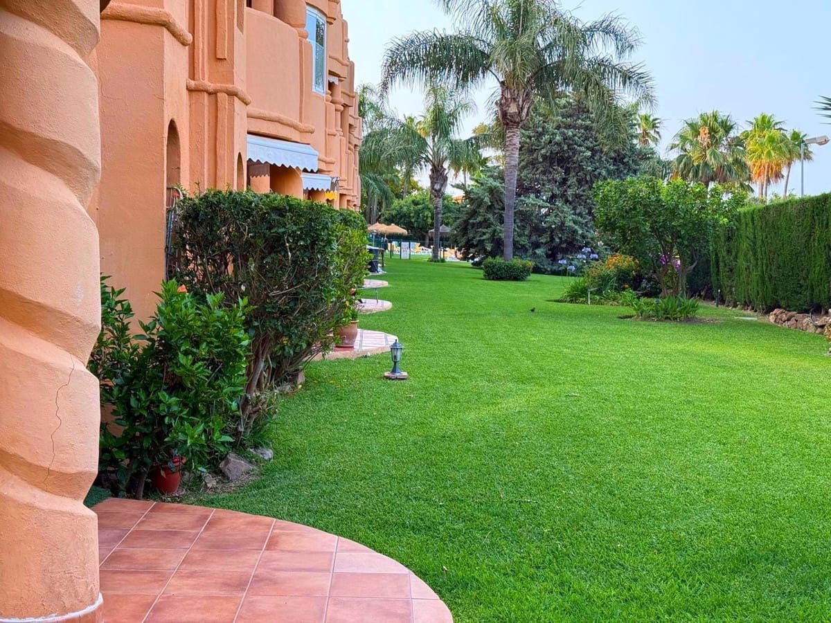 3 bedroom Apartment for sale in Calahonda with pool - € 419,500 (Ref: 9496473)