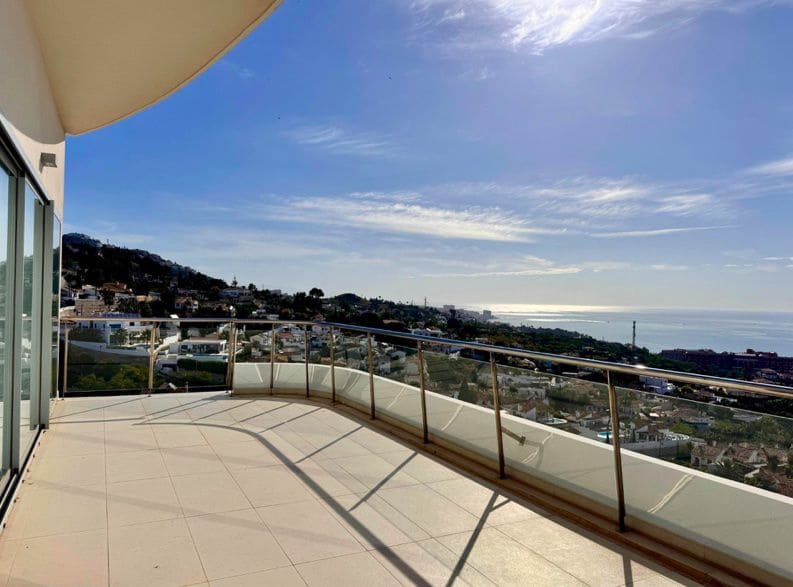3 soverom Penthouse til salgs i Benalmadena med svømmebasseng garasje - € 1 148 000 (Ref: 9009875)