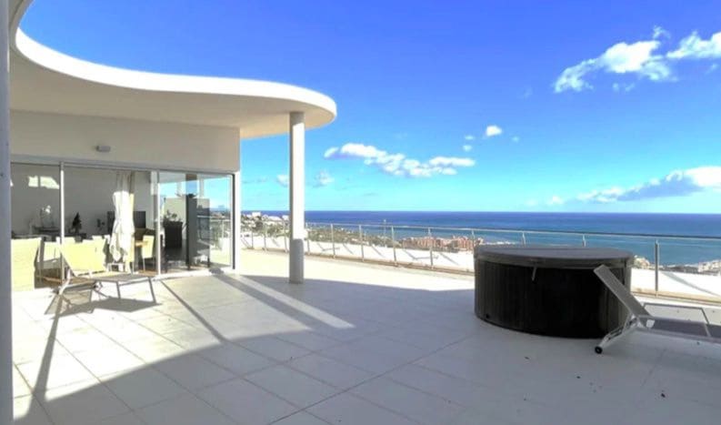 3 soverom Penthouse til salgs i Benalmadena med svømmebasseng garasje - € 1 148 000 (Ref: 9009875)