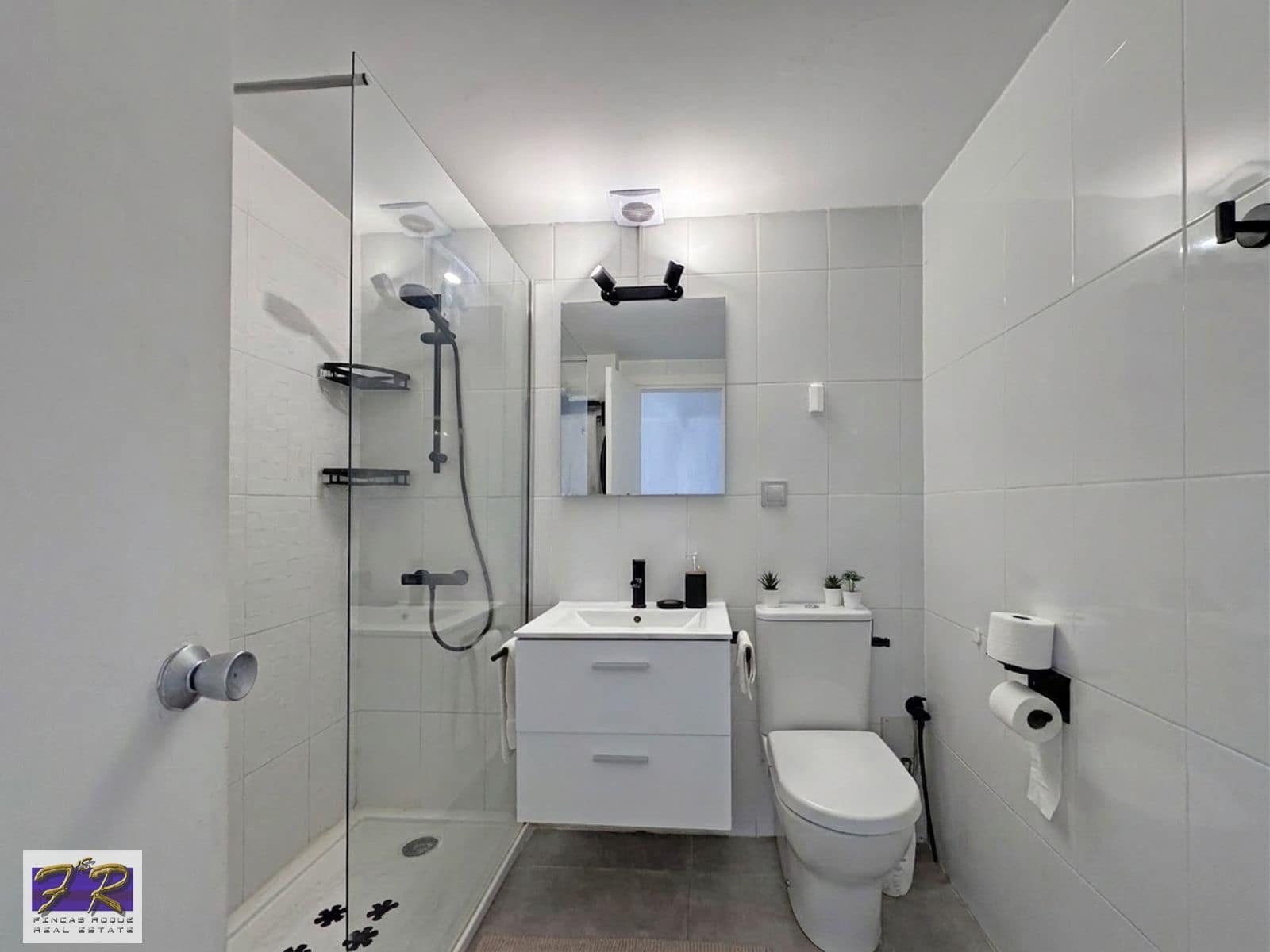 Flat for sale in Puerto de Alcudia with pool - € 235,000 (Ref: 10021914)