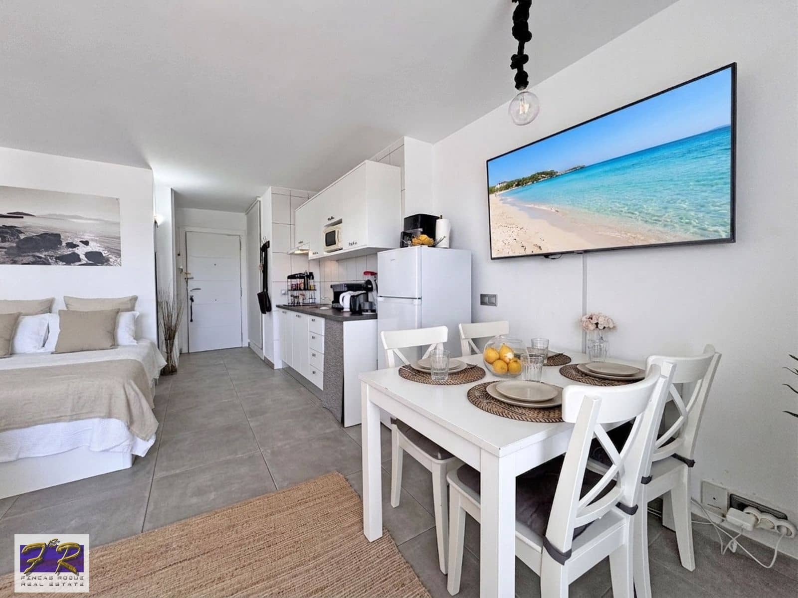 Flat for sale in Puerto de Alcudia with pool - € 235,000 (Ref: 10021914)