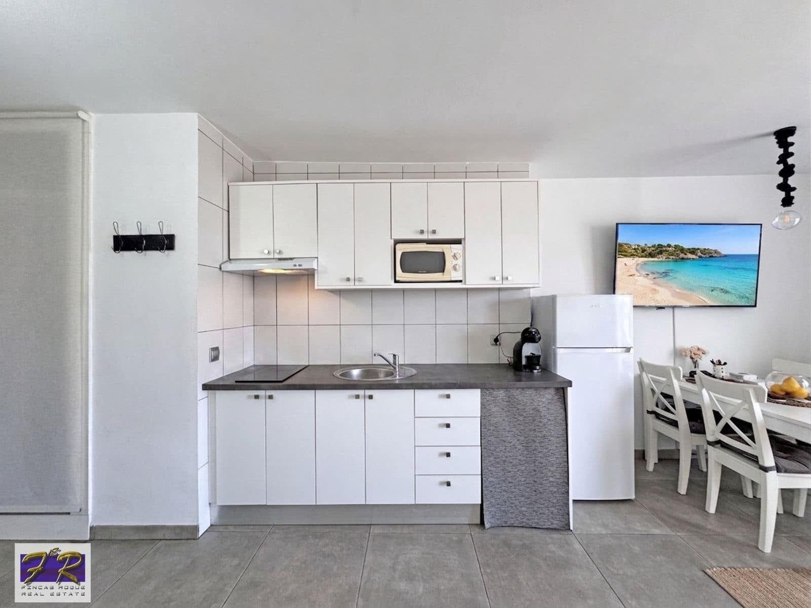 Flat for sale in Puerto de Alcudia with pool - € 235,000 (Ref: 10021914)