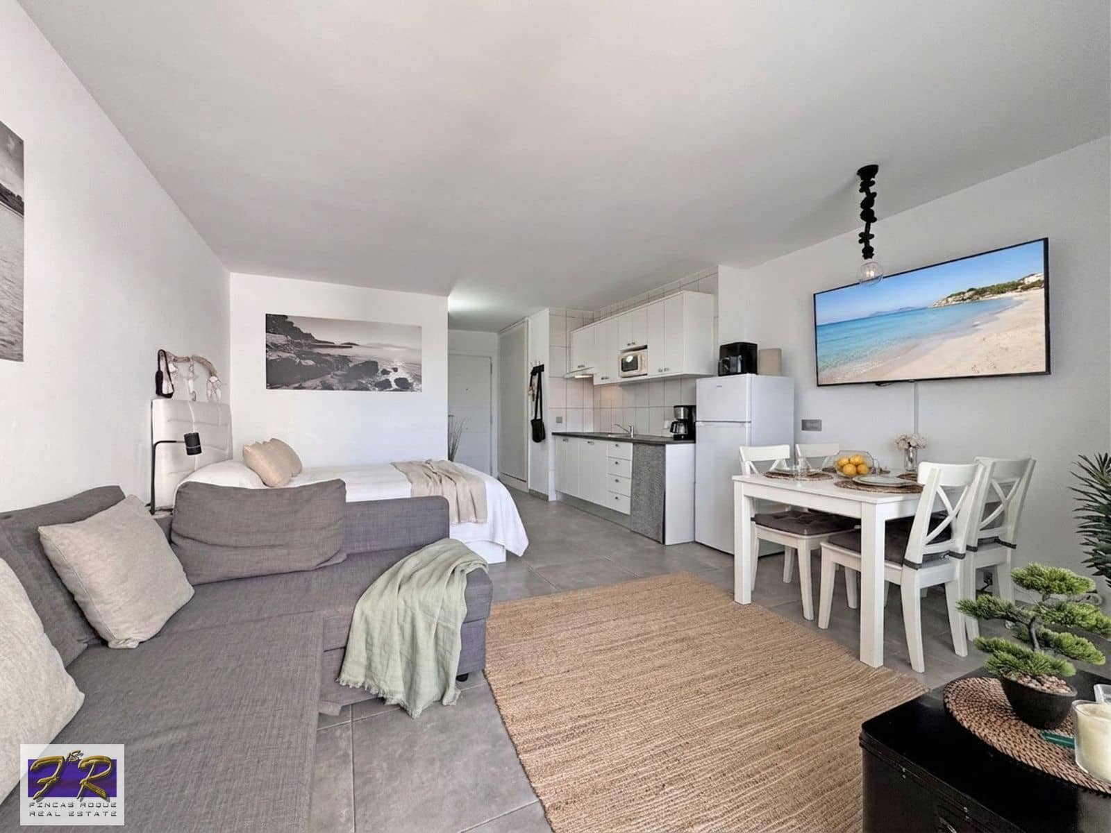 Flat for sale in Puerto de Alcudia with pool - € 235,000 (Ref: 10021914)