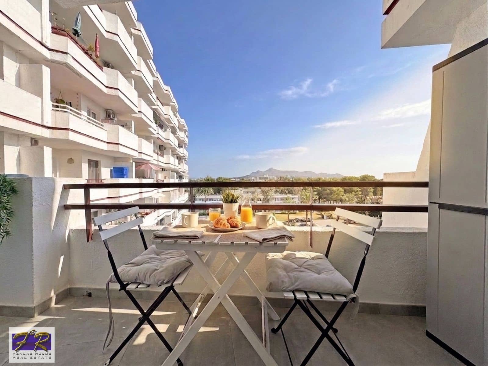 Flat for sale in Puerto de Alcudia with pool - € 235,000 (Ref: 10021914)