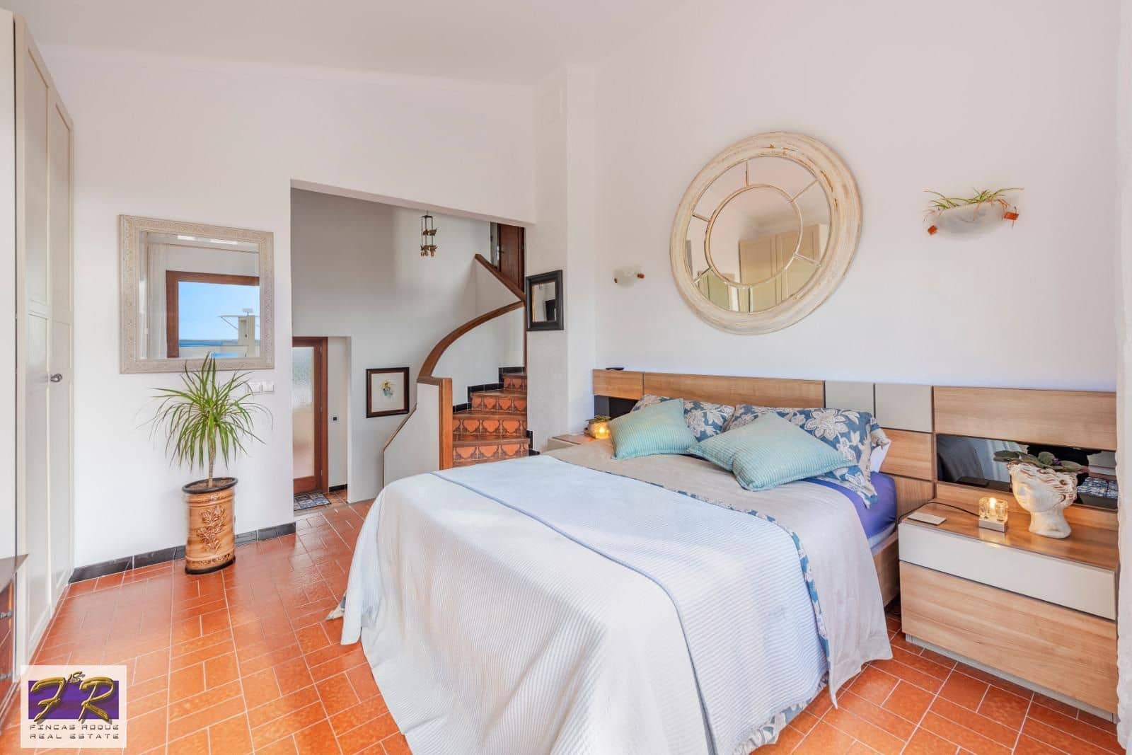 5 bedroom Villa for sale in Aucanada with pool garage - € 1,275,000 (Ref: 10183562)