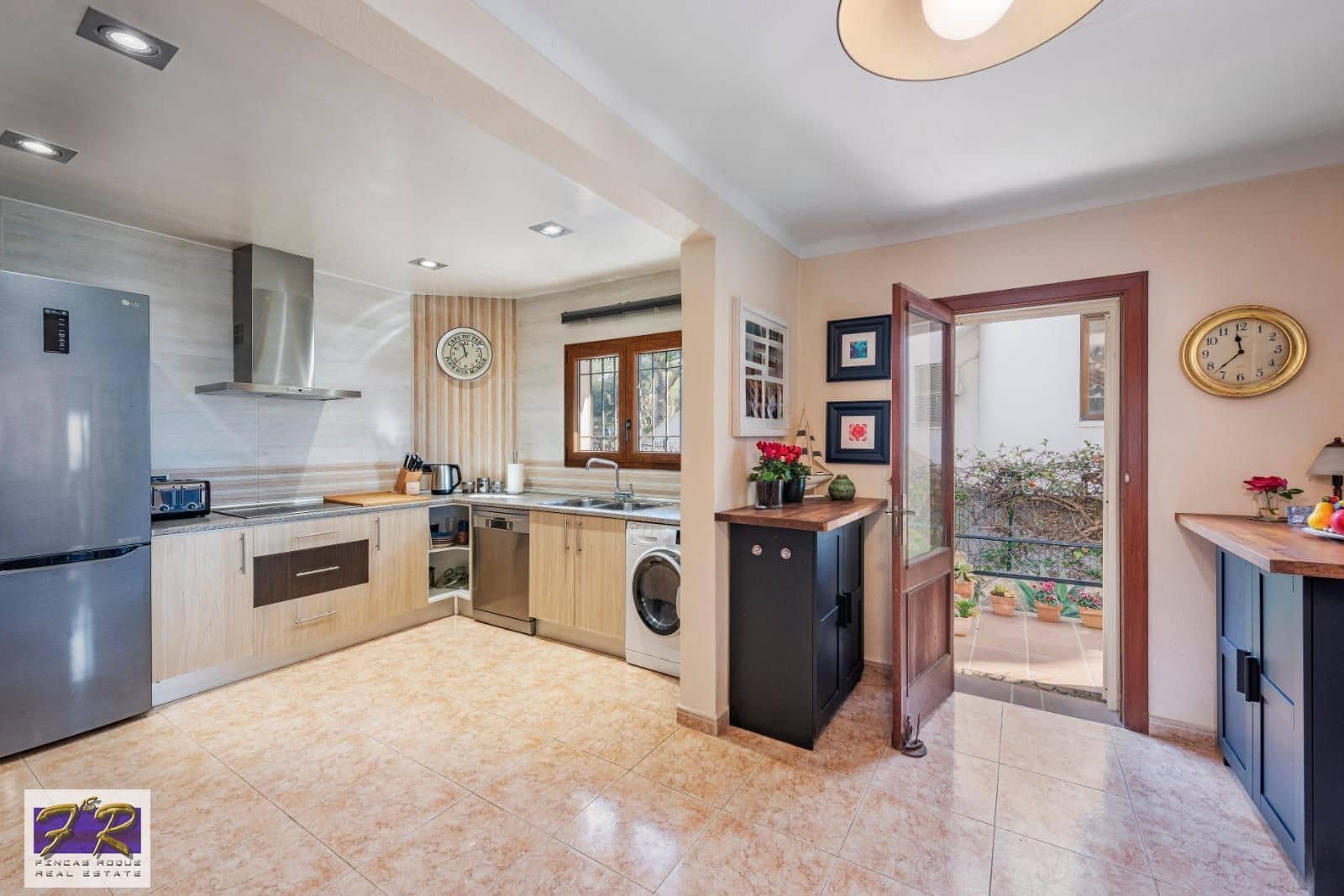 5 bedroom Villa for sale in Aucanada with pool garage - € 1,275,000 (Ref: 10183562)