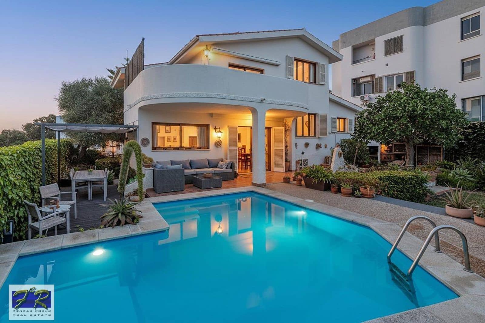 5 bedroom Villa for sale in Aucanada with pool garage - € 1,275,000 (Ref: 10183562)
