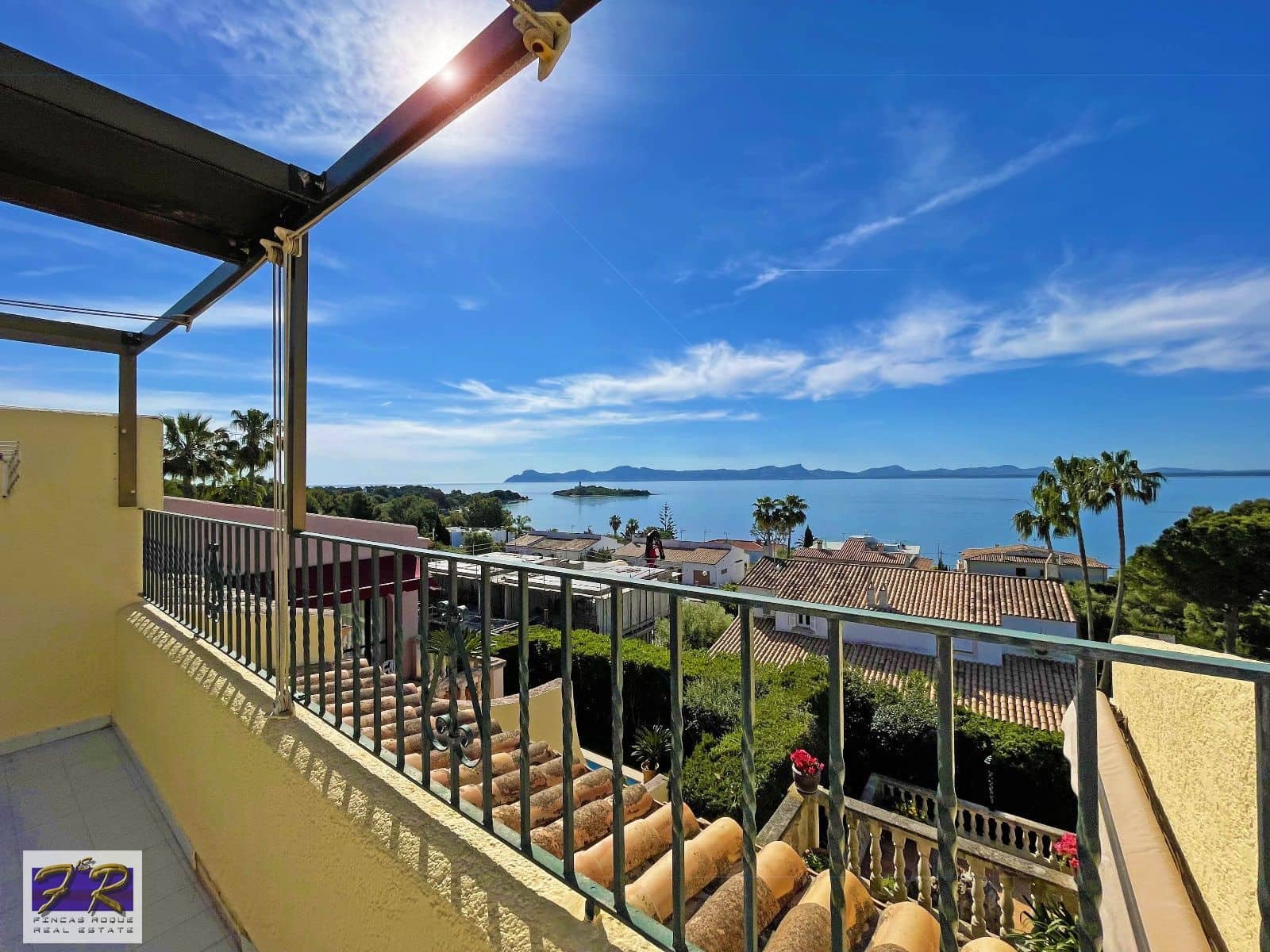 5 soverom Villa til salgs i Aucanada med svømmebasseng garasje - € 1 591 000 (Ref: 7862874)