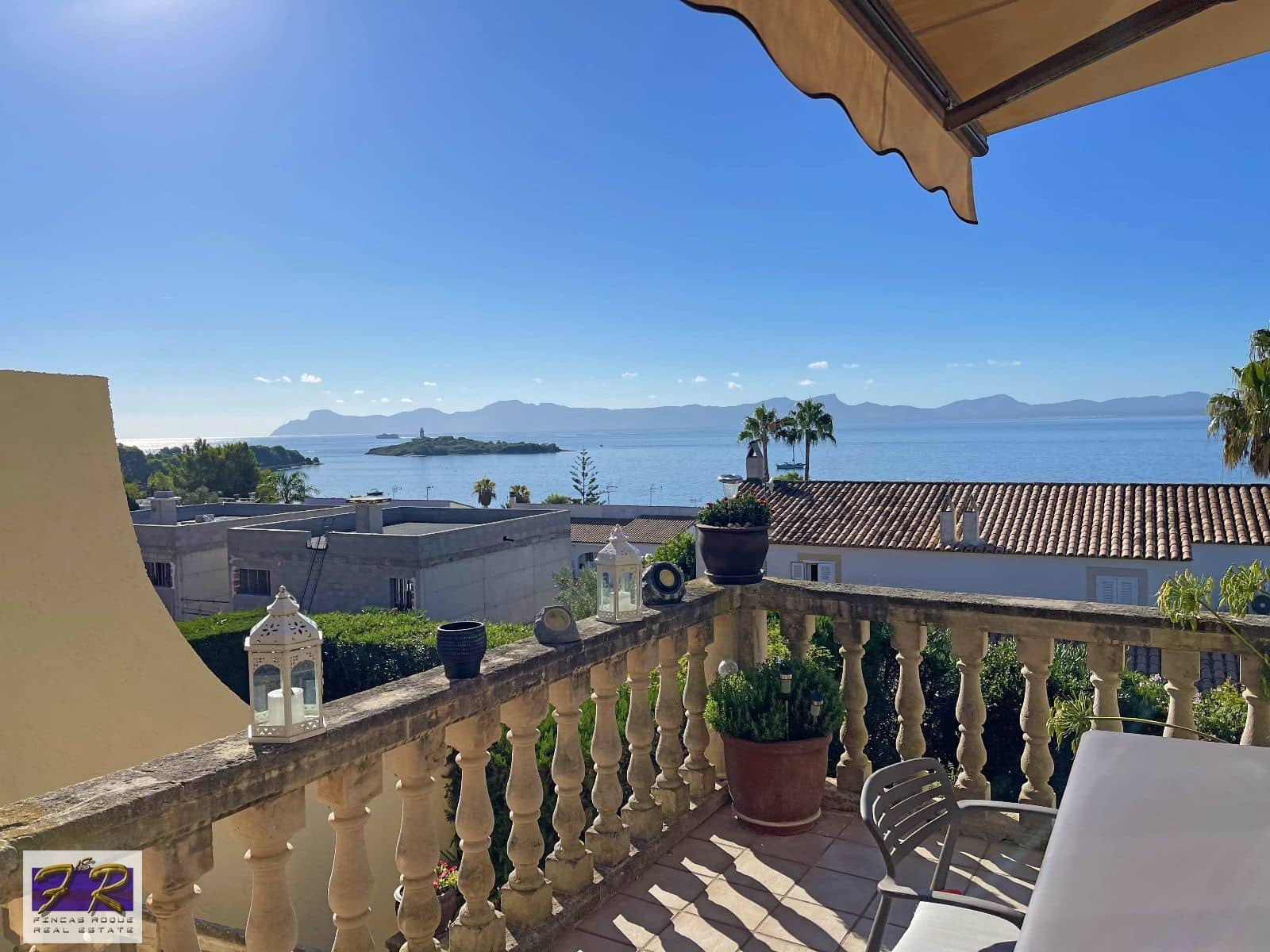 5 soverom Villa til salgs i Aucanada med svømmebasseng garasje - € 1 591 000 (Ref: 7862874)