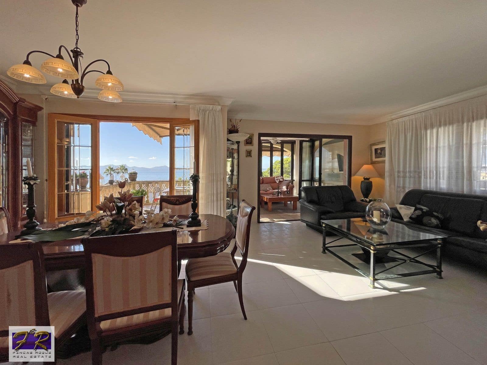 5 soverom Villa til salgs i Aucanada med svømmebasseng garasje - € 1 591 000 (Ref: 7862874)