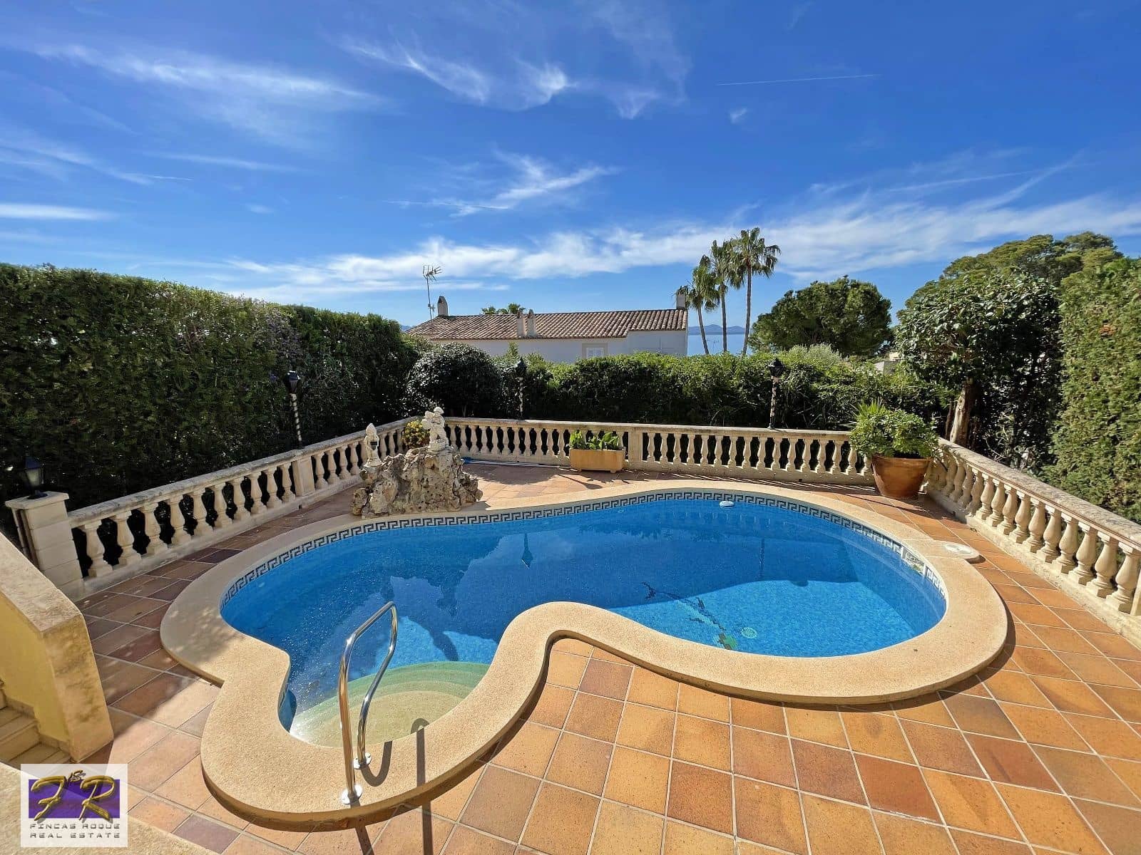 5 soverom Villa til salgs i Aucanada med svømmebasseng garasje - € 1 591 000 (Ref: 7862874)