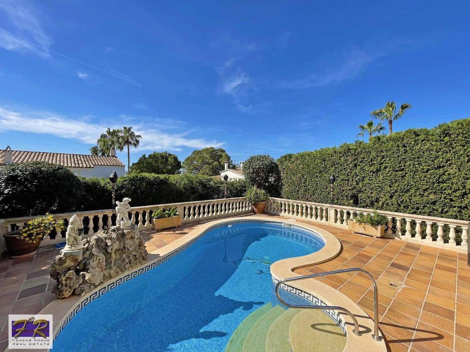 5 soverom Villa til salgs i Aucanada med svømmebasseng garasje - € 1 591 000 (Ref: 7862874)