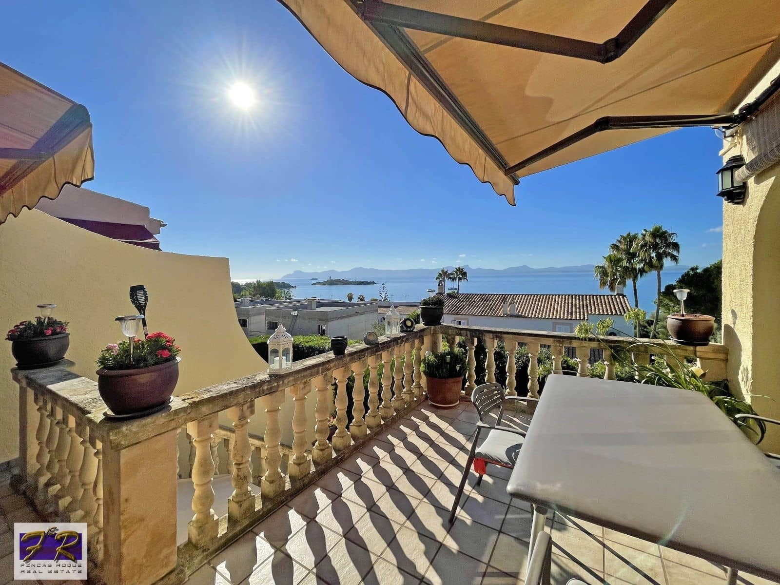 5 soverom Villa til salgs i Aucanada med svømmebasseng garasje - € 1 591 000 (Ref: 7862874)