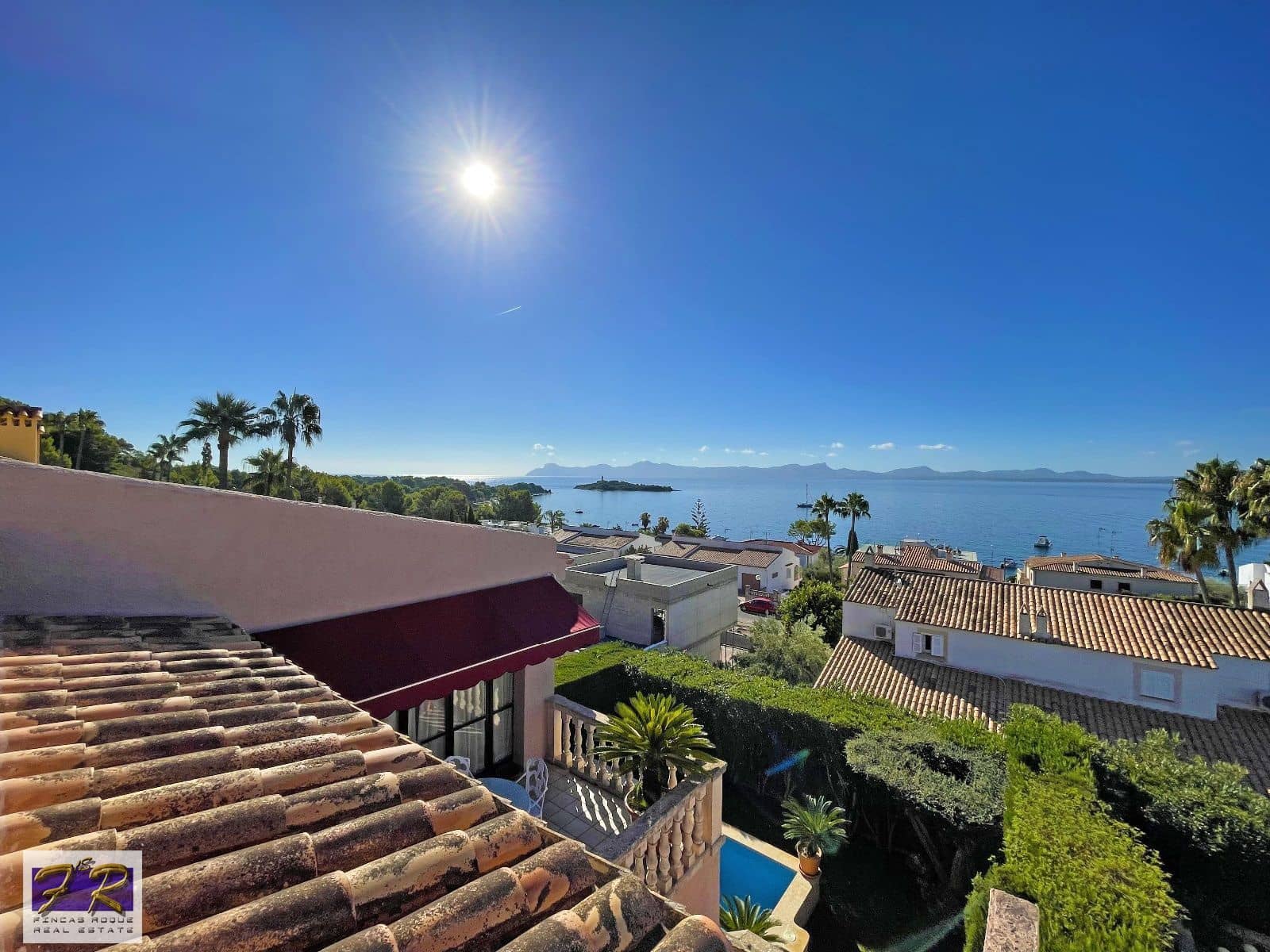 5 soverom Villa til salgs i Aucanada med svømmebasseng garasje - € 1 591 000 (Ref: 7862874)