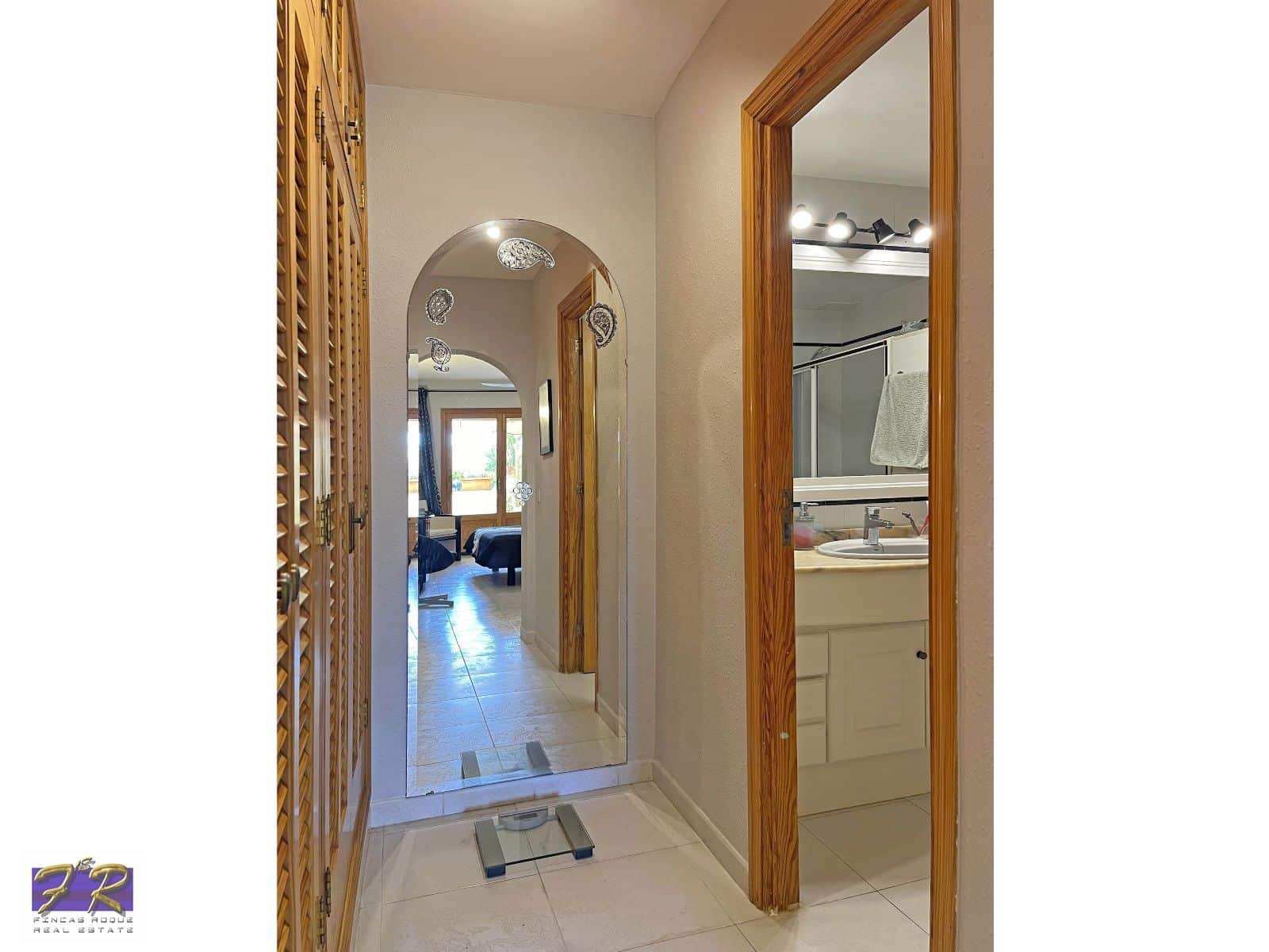 5 soverom Villa til salgs i Aucanada med svømmebasseng garasje - € 1 591 000 (Ref: 7862874)