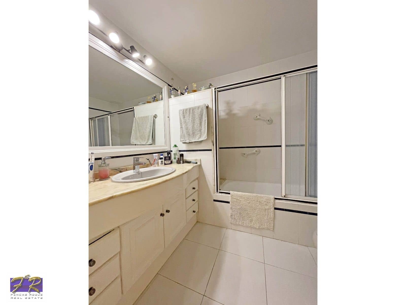 5 soverom Villa til salgs i Aucanada med svømmebasseng garasje - € 1 591 000 (Ref: 7862874)