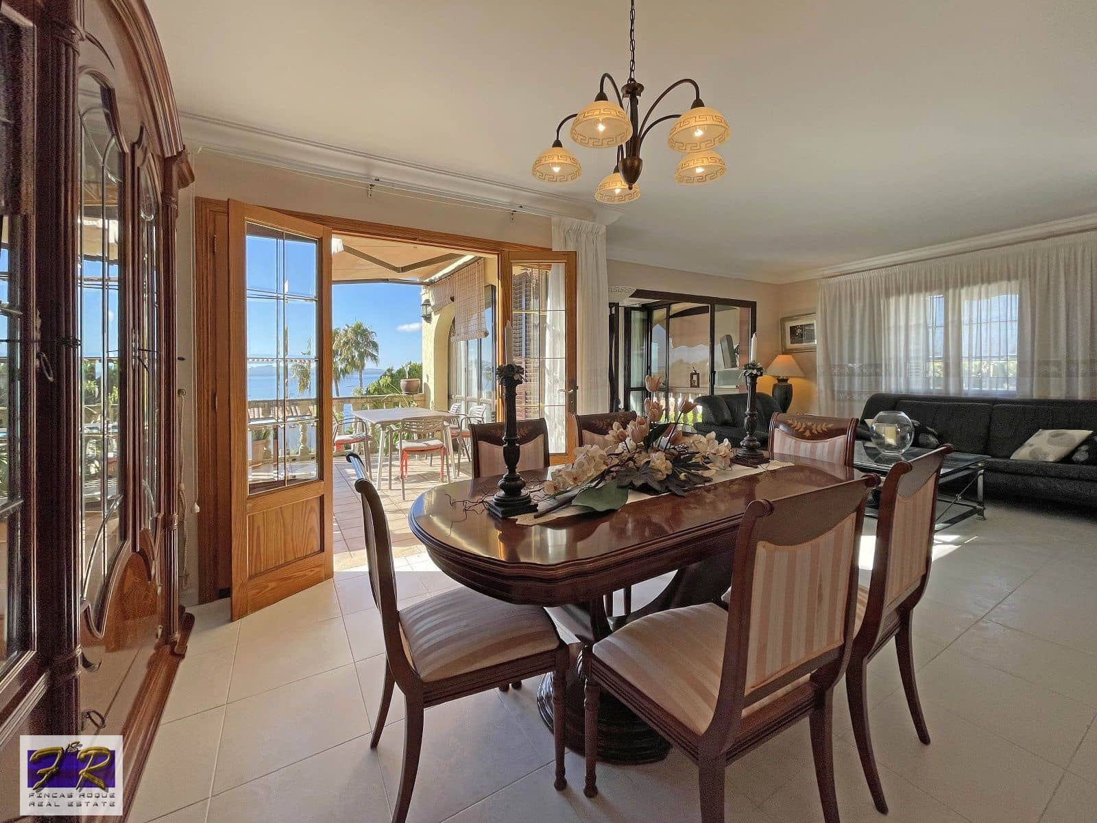 5 soverom Villa til salgs i Aucanada med svømmebasseng garasje - € 1 591 000 (Ref: 7862874)