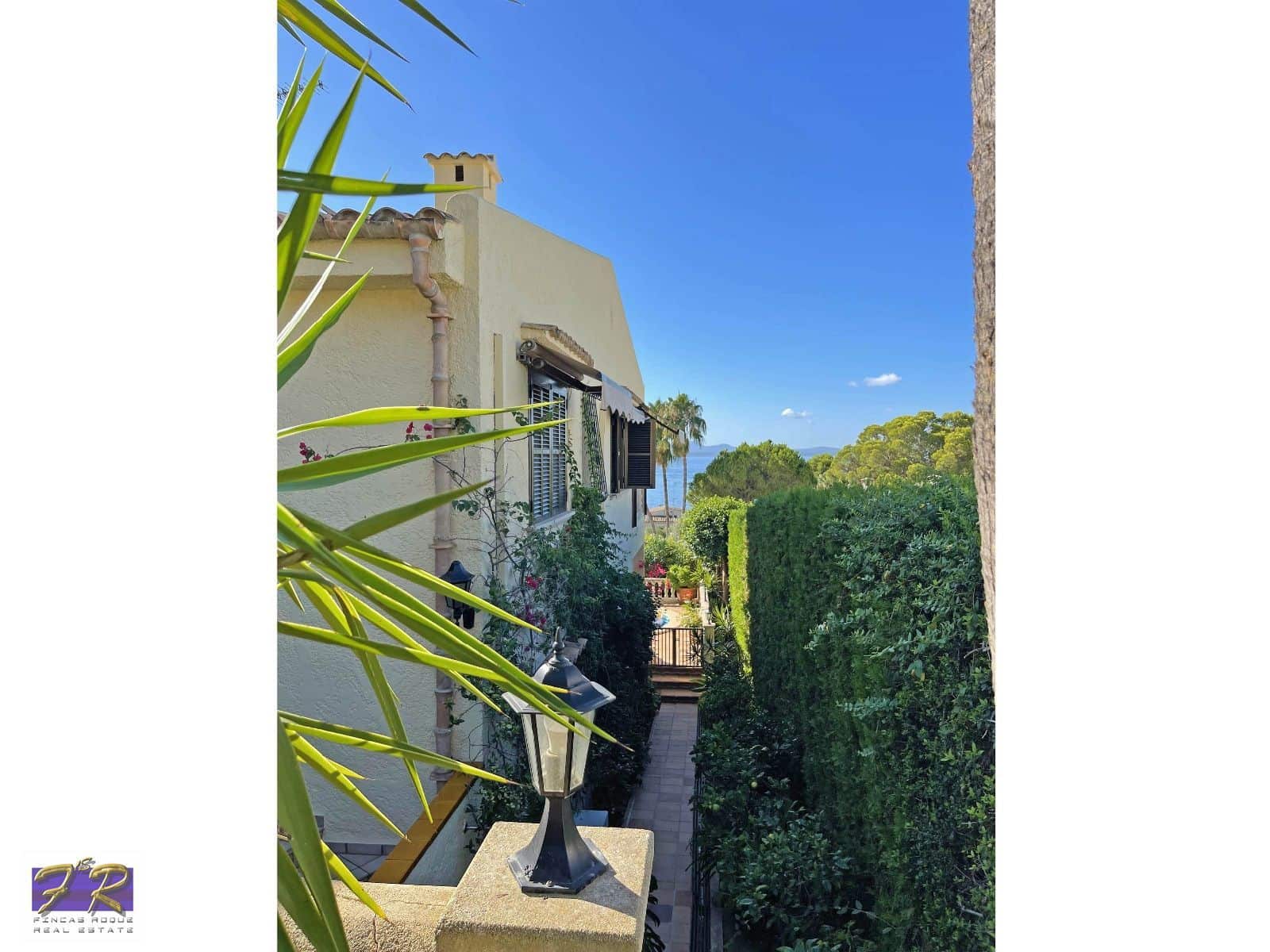 5 soverom Villa til salgs i Aucanada med svømmebasseng garasje - € 1 591 000 (Ref: 7862874)