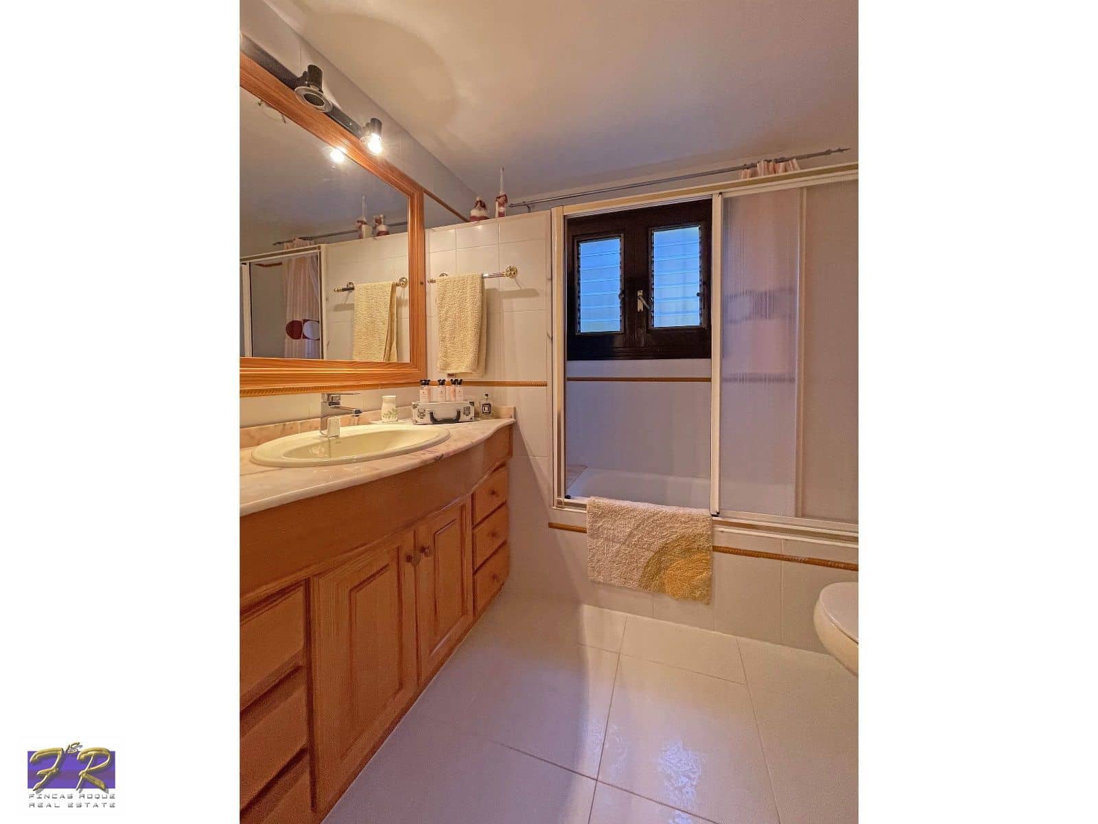 5 soverom Villa til salgs i Aucanada med svømmebasseng garasje - € 1 591 000 (Ref: 7862874)