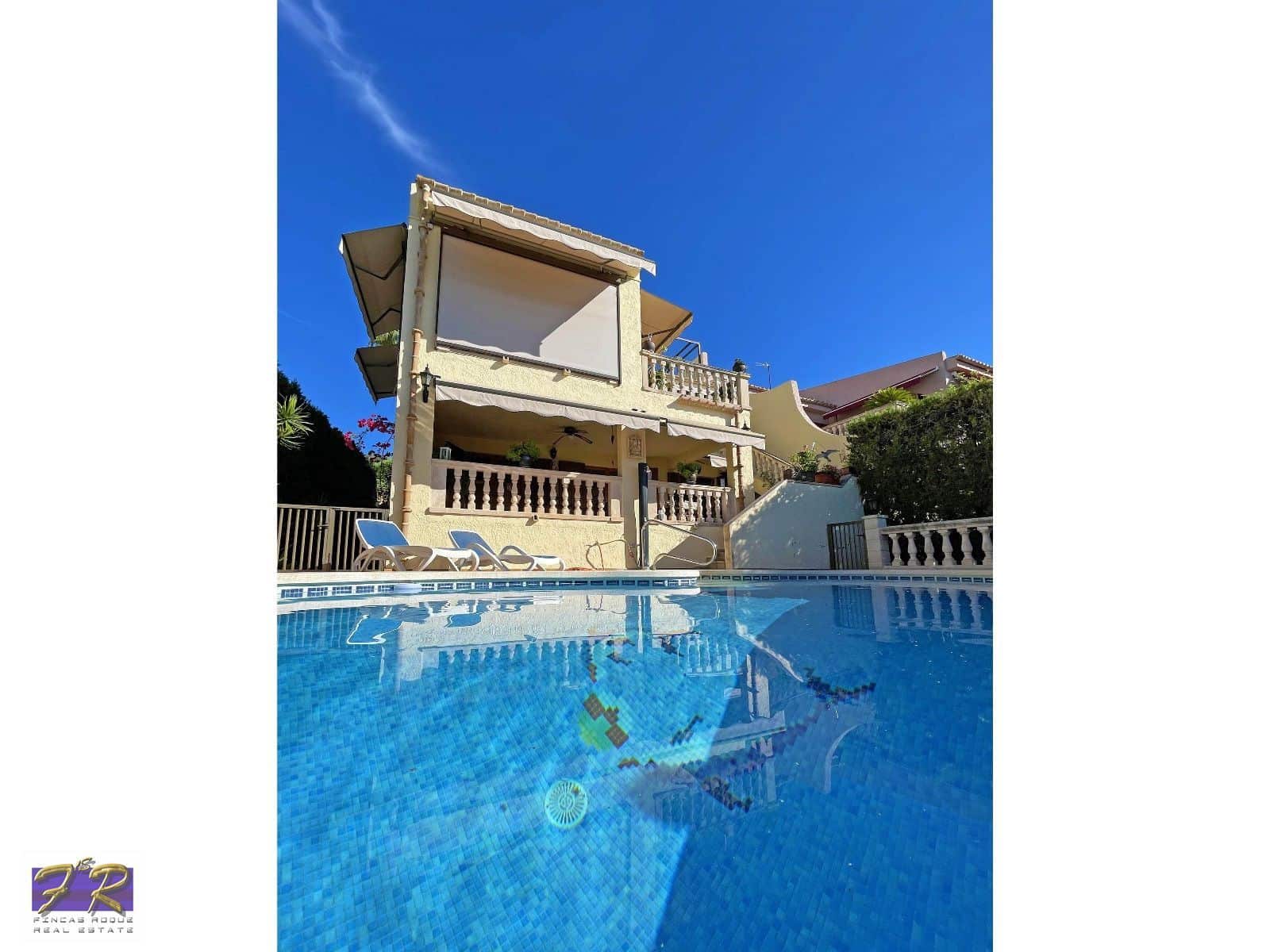 5 soverom Villa til salgs i Aucanada med svømmebasseng garasje - € 1 591 000 (Ref: 7862874)